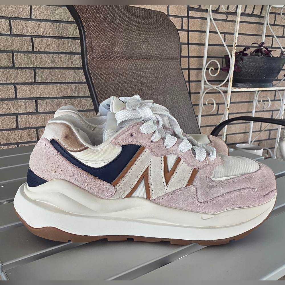 New Balance 57/40 Pink and White Sneakers for Everyday Comfort - Picture 4 of 15